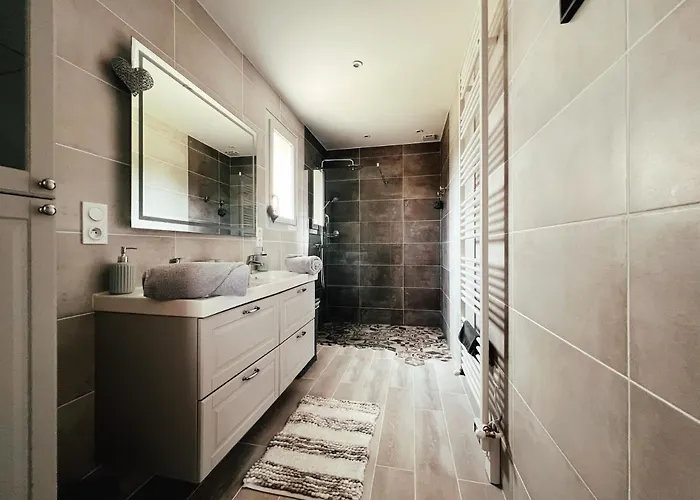 Maison Au Calme A 5min De Cognac Pour 1 A 8 Pers בית נופש